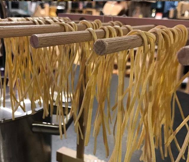 Integrated Transport Rod Foldable Pasta Dryer 14 Extendable Rungs PAGILO Pasta Dryer for up to 2 kg Pasta Spaghetti Dryer 